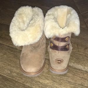 Never Worn Emu Boots